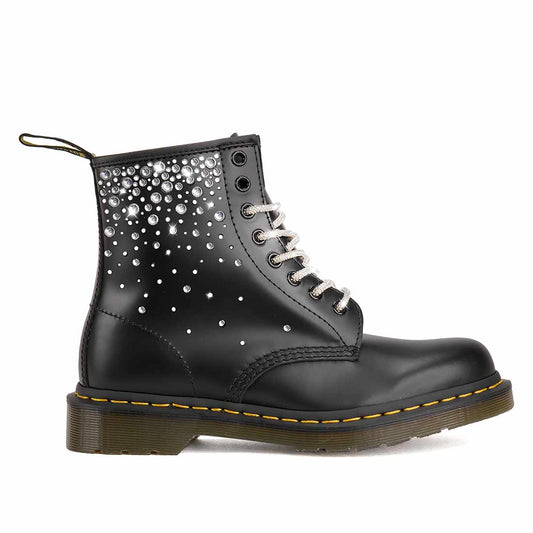 Personalizzazione Dr Martens con borchie a cono smaltate nere Sped GRATIS 24h Racoon Lab