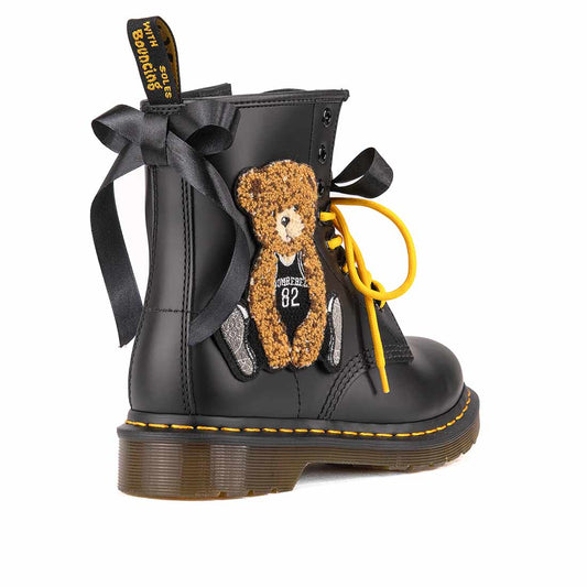 dr martens con teddy bear e lacci gialli con fiocco in raso