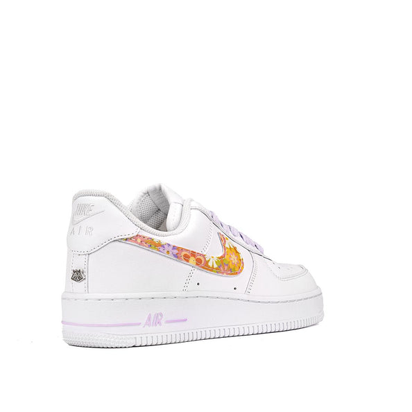 nike air force one con fiori in stile anni 60