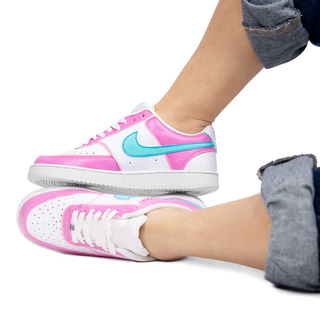 nike court bianca disegnata rosa e azzurra