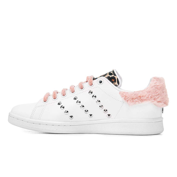 sneakers stan smith borchiate con stella e linguetta leopardate e pelo fluffy rosa