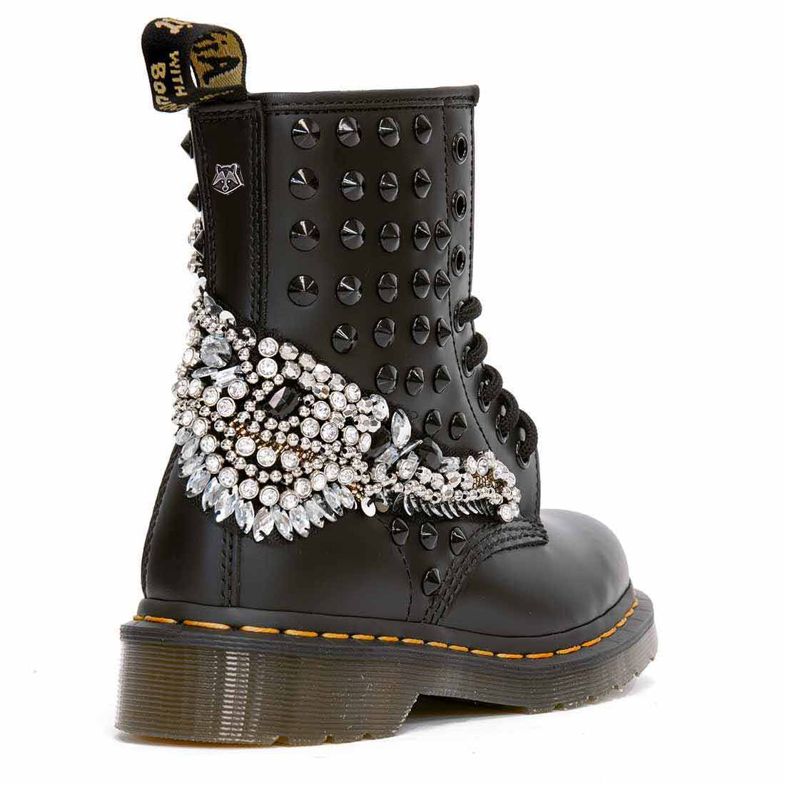 Personalizzazione Dr Martens con strass gioielli e Borchie Nere - Outlet