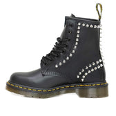 stivali borchiati marca dr martens grounge