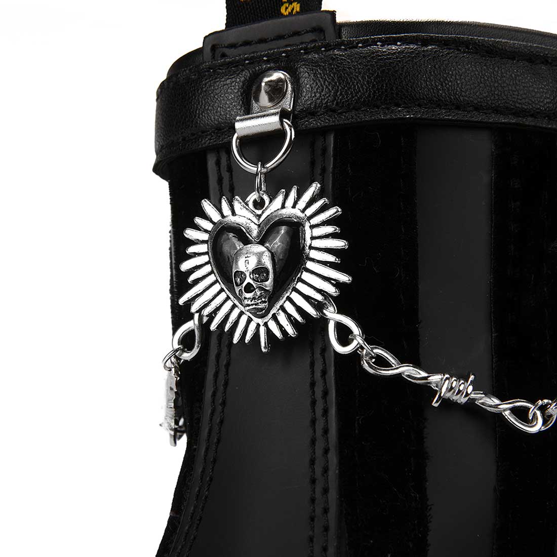 Stivali Dr Martens con teschi gothic forma a cuore