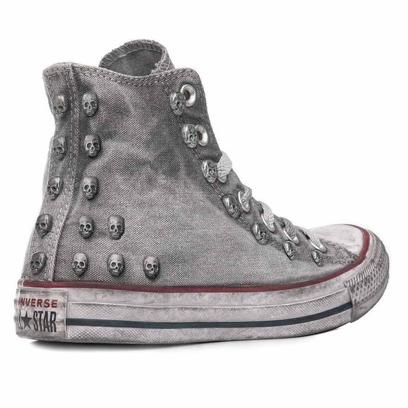 Converse grigie con teschi
