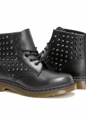Dr. Martens bassi con borchie