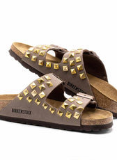 sandali borchiati birkenstock arizona marroni con borchie a piramide oro