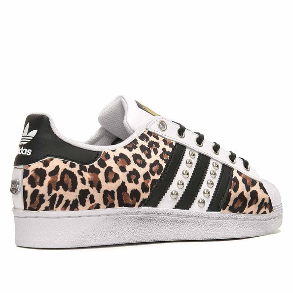 scarpe leopardate adidas superstar bianche con borchie