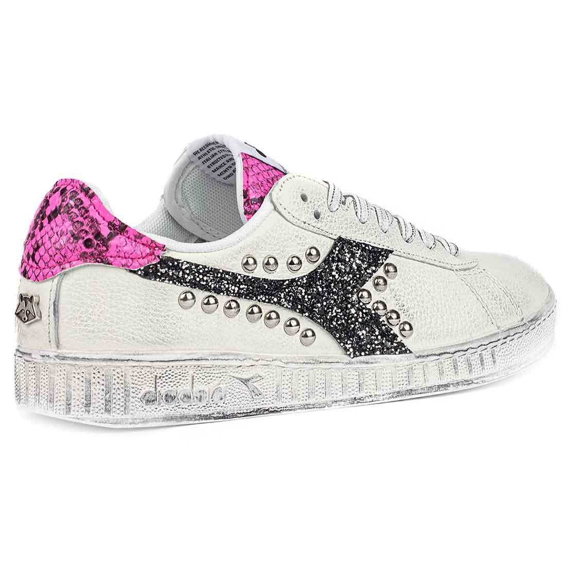 Sneakers Diadora game low pitonate rosa fluo con brillantini e con borchie