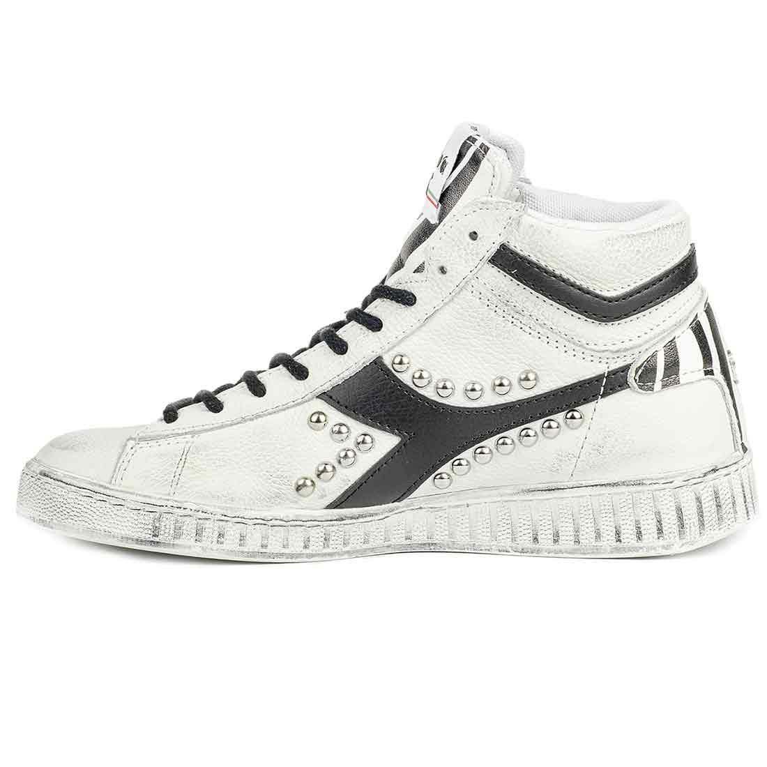 Sneakers diadora zebrate colore bianche e nere con borchie