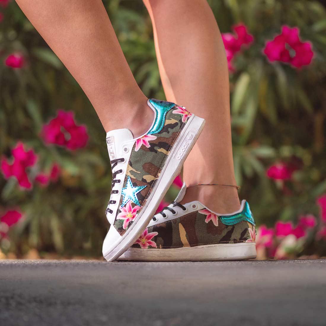 adidas stan smith con stelle e fiori rosa