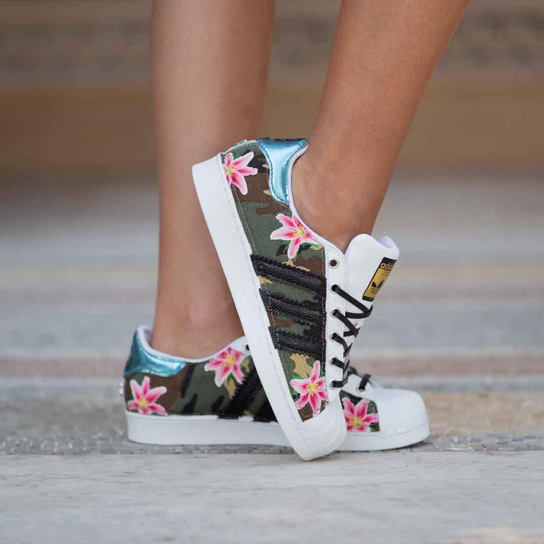 Adidas superstar fiori di loto Outlet