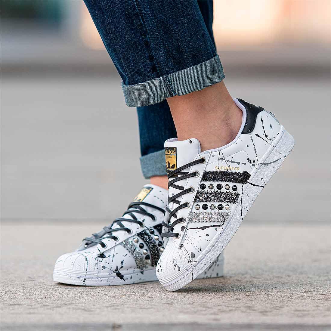 Superstar bianche con schizzi di colore Clearance