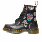 anfibi dottor martens con teschi colorati