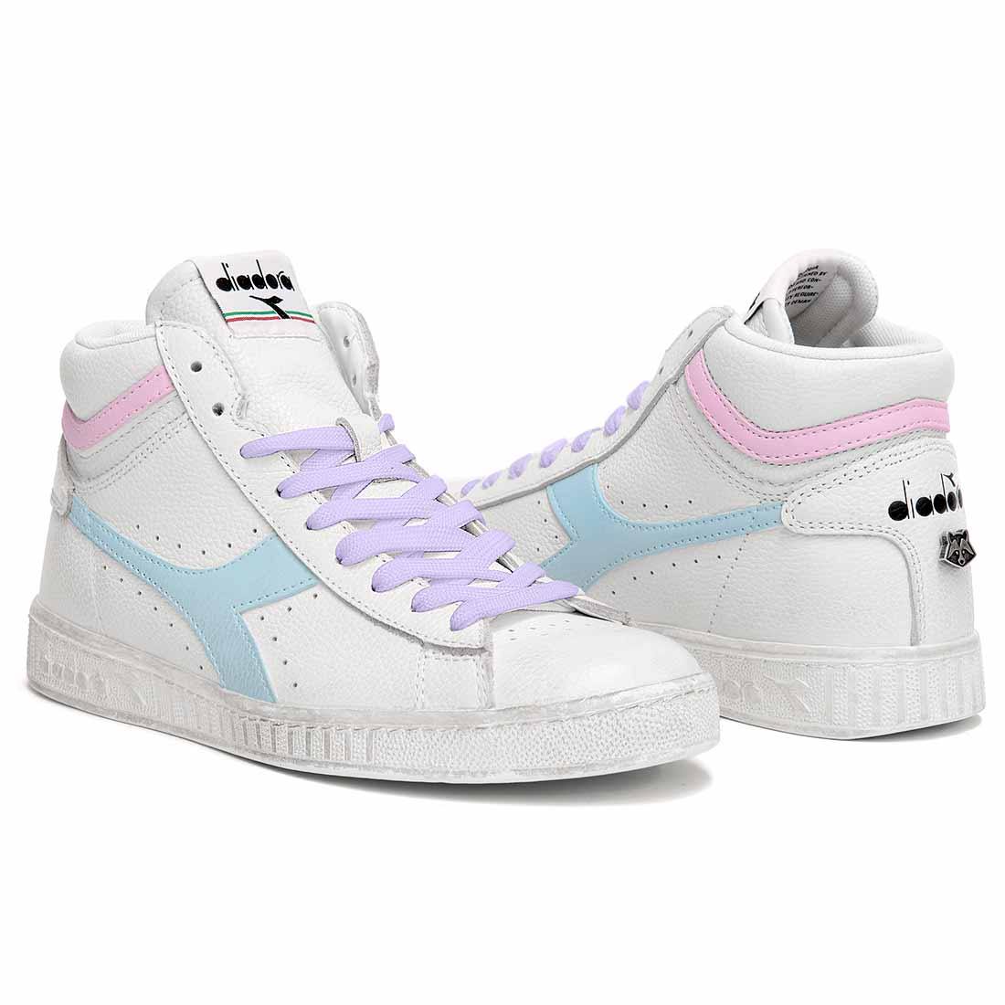 sneakers colori azzurro e rosa pastello e lacci viola