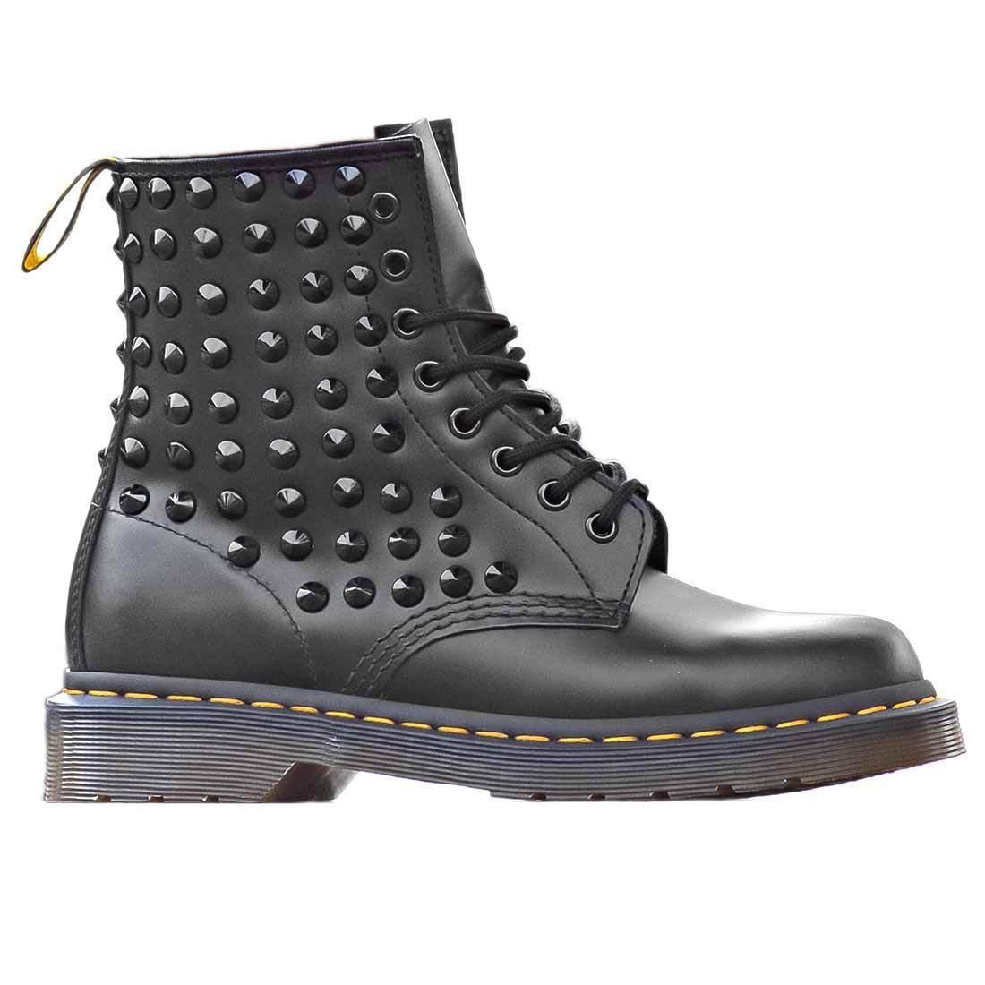 Personalizzazione Dr Martens con borchie a cono smaltate nere Sped GRATIS 24h Racoon Lab