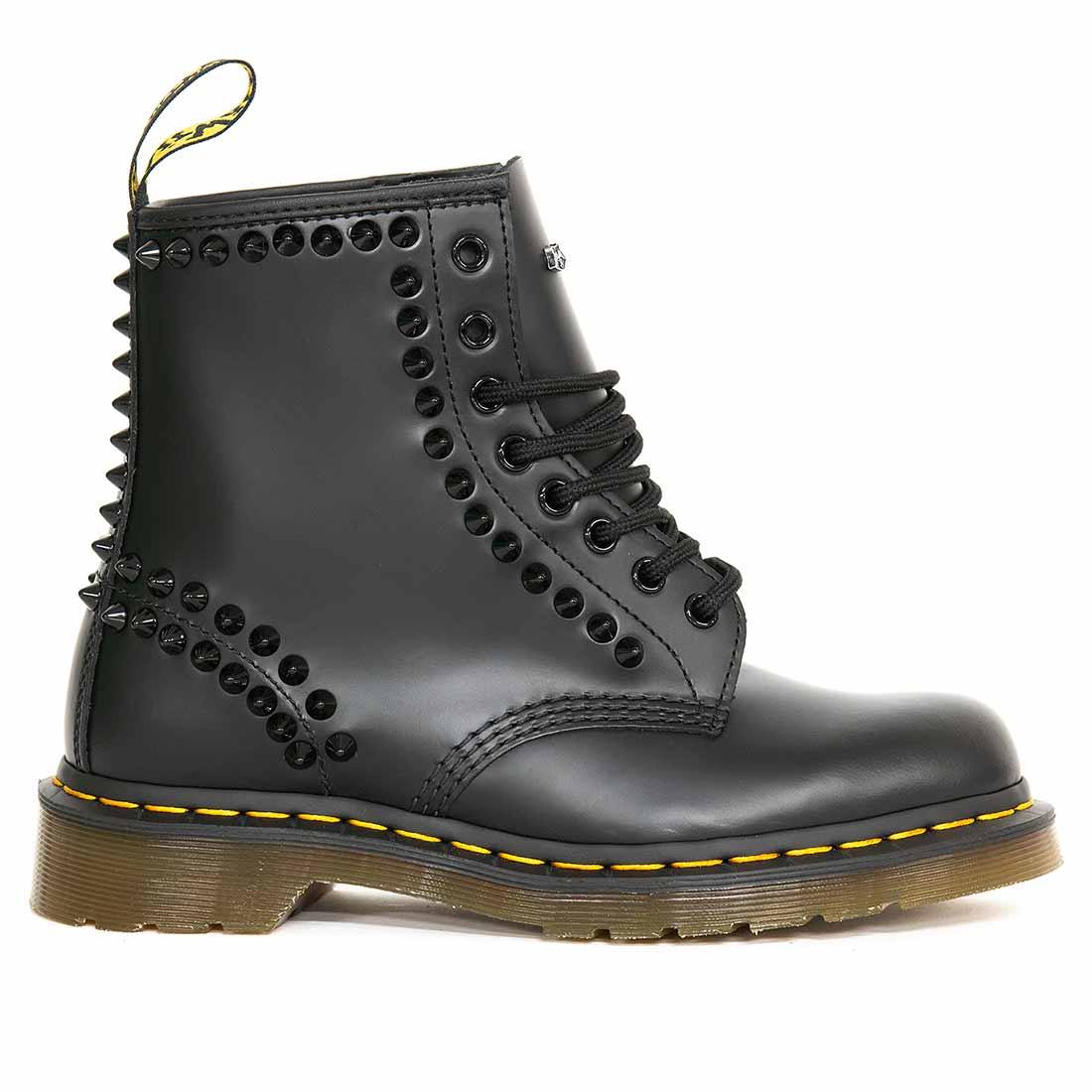 dr martens con borchie nere lucide