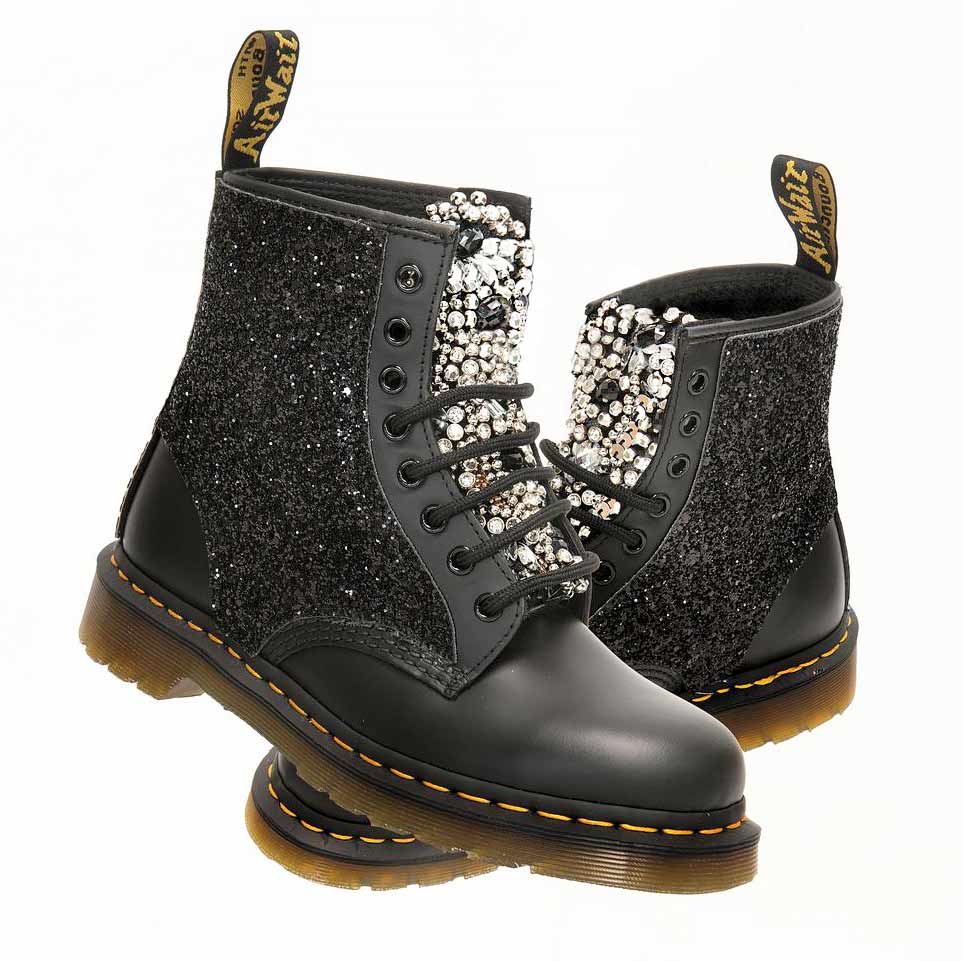 anfibi dr Martens con gioielli e strass di moda