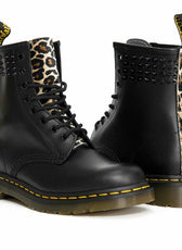 Personalizzazione Dr Martens Leopardati (Animalier Maculato) con borchie nere