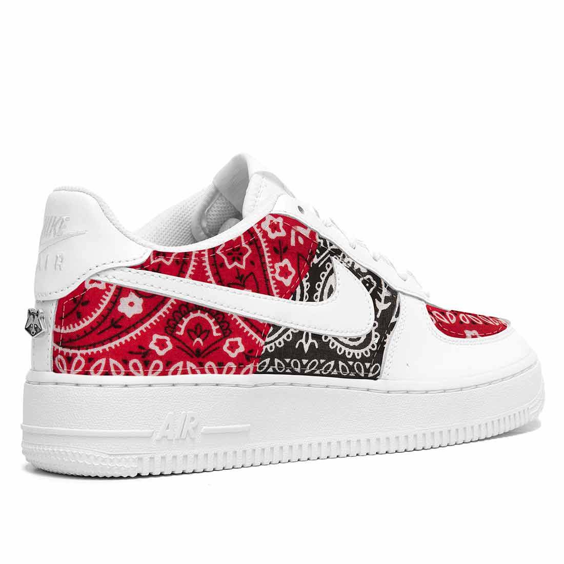 nike air force con bandane rosse e nere