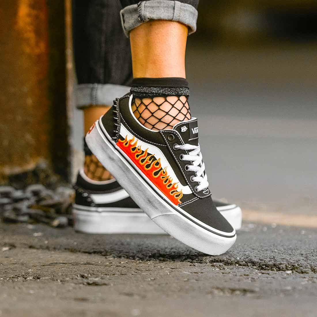 Vans nere basse con borchie Outlet